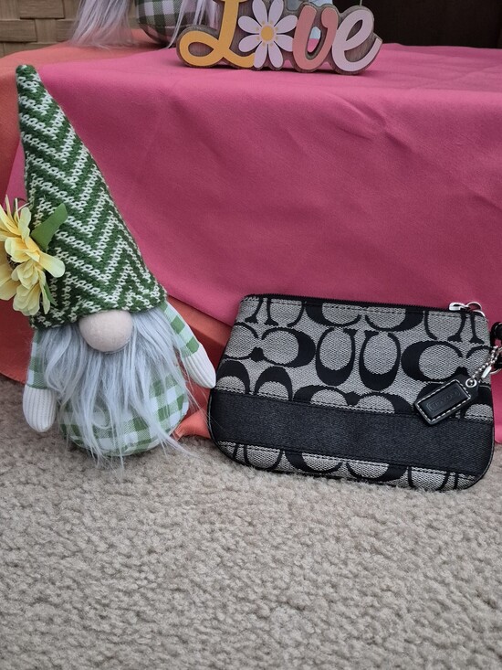 Coach Handbags - Coach Black & Beige Signature Zip Wristlet With Hang Tag. LIKE NEW. NO CALL OUTS